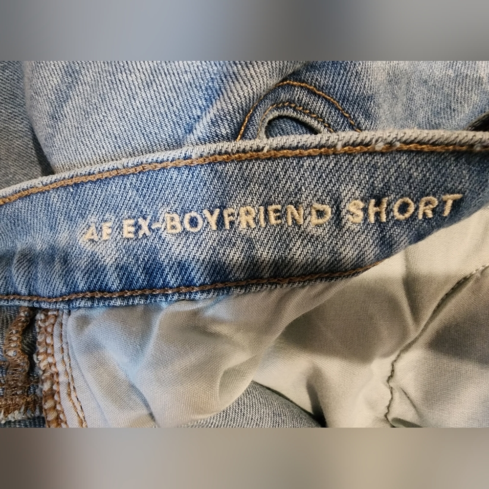 AE American Eagle Low Rise Ex Boyfriend Denim Light Jean Shorts Stretch NWOT 4 - Picture 15 of 15
